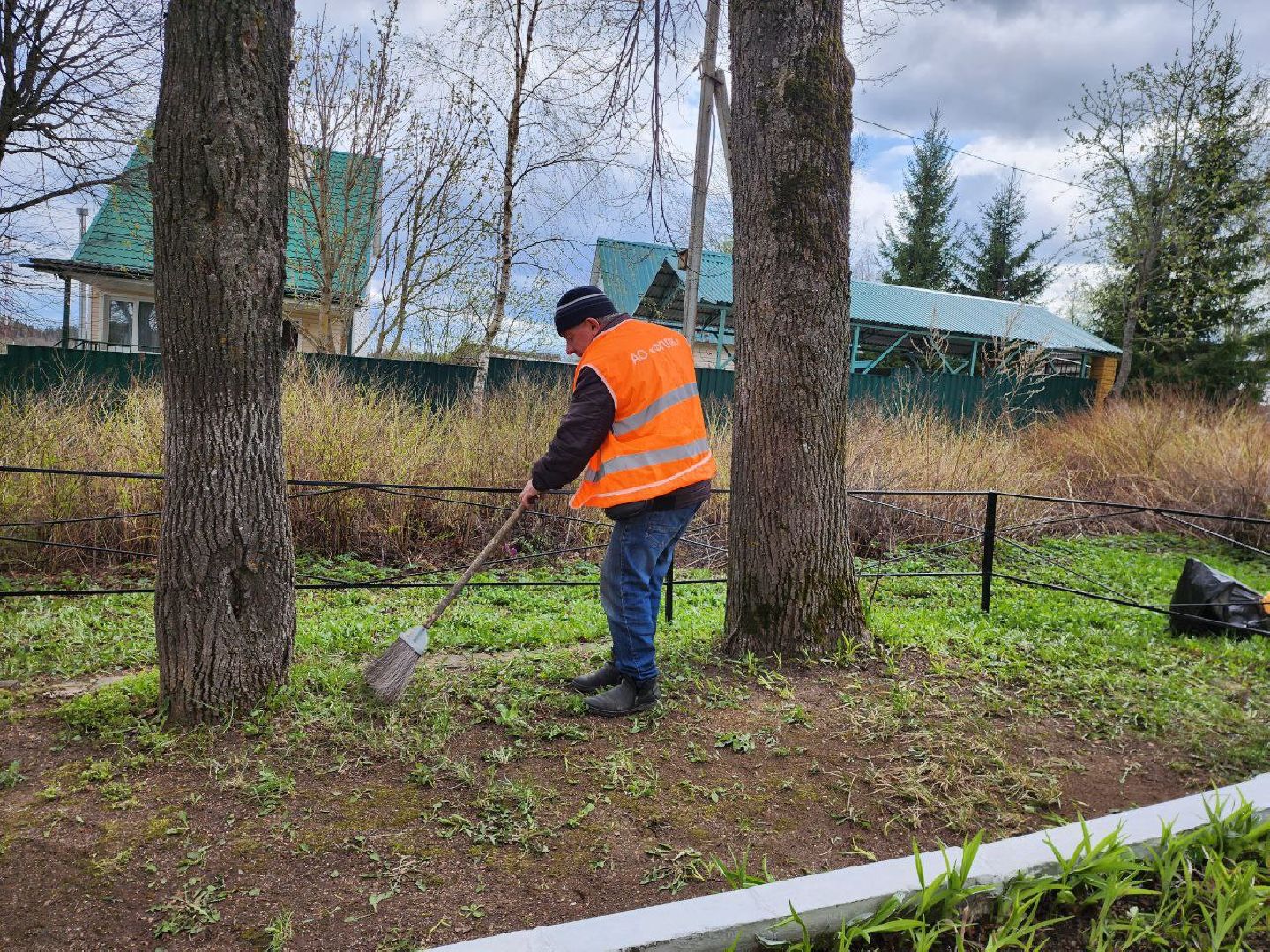 можайск, можайский городской округ, подмосковье, день победы, памятники, братское захоронение, субботник,