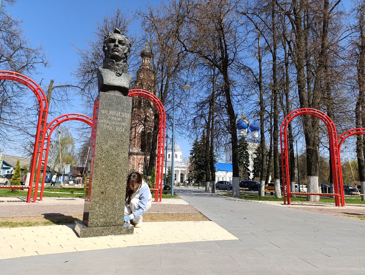 Бронницы, Благоустройство, Площадь Тимофеева, Уборка территорий, День добрых дел, Школьники,