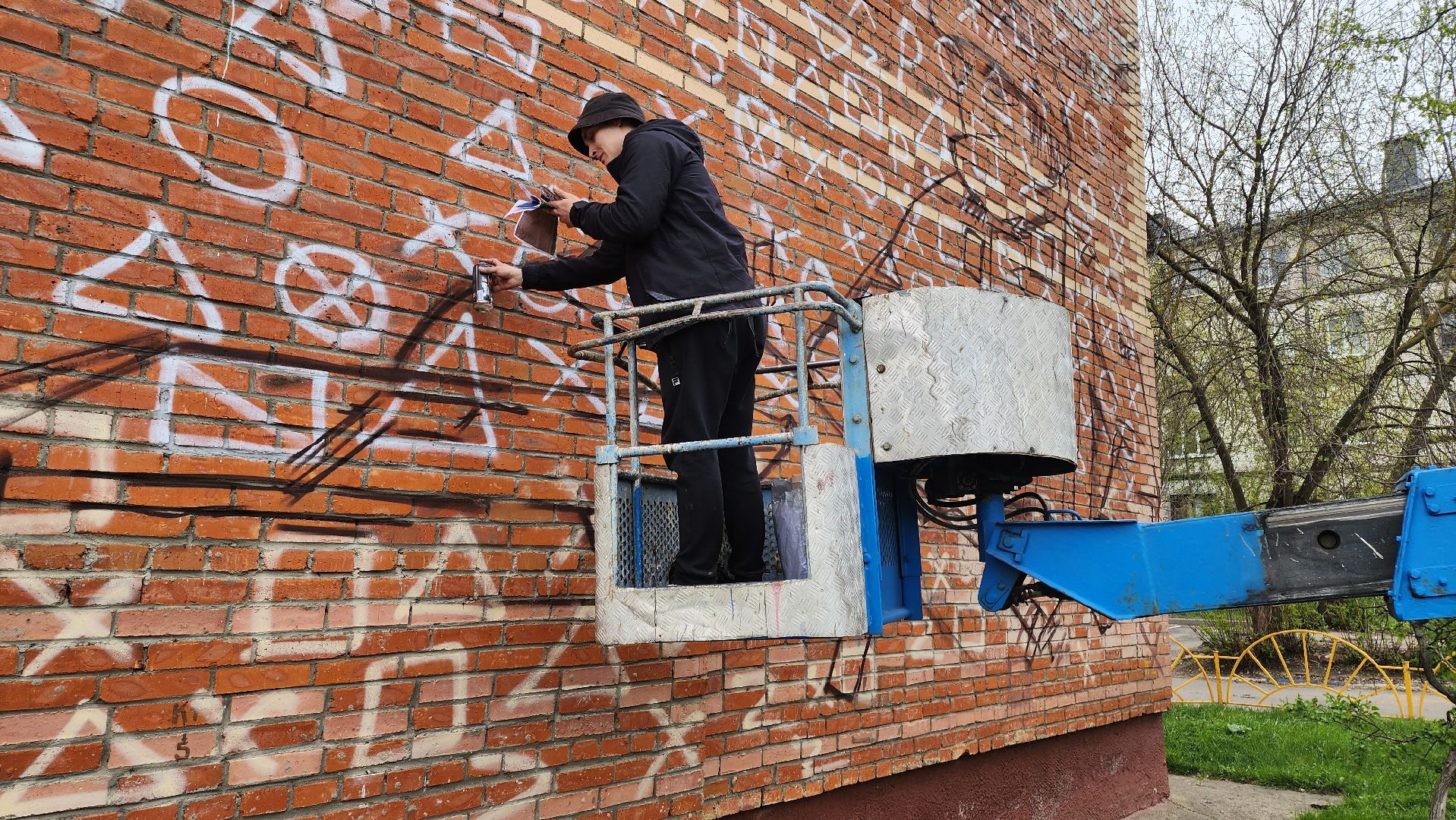 кашира, сво, мурал, стрит-арт, ангелы за моим плечом, память о погибших, граффити,
