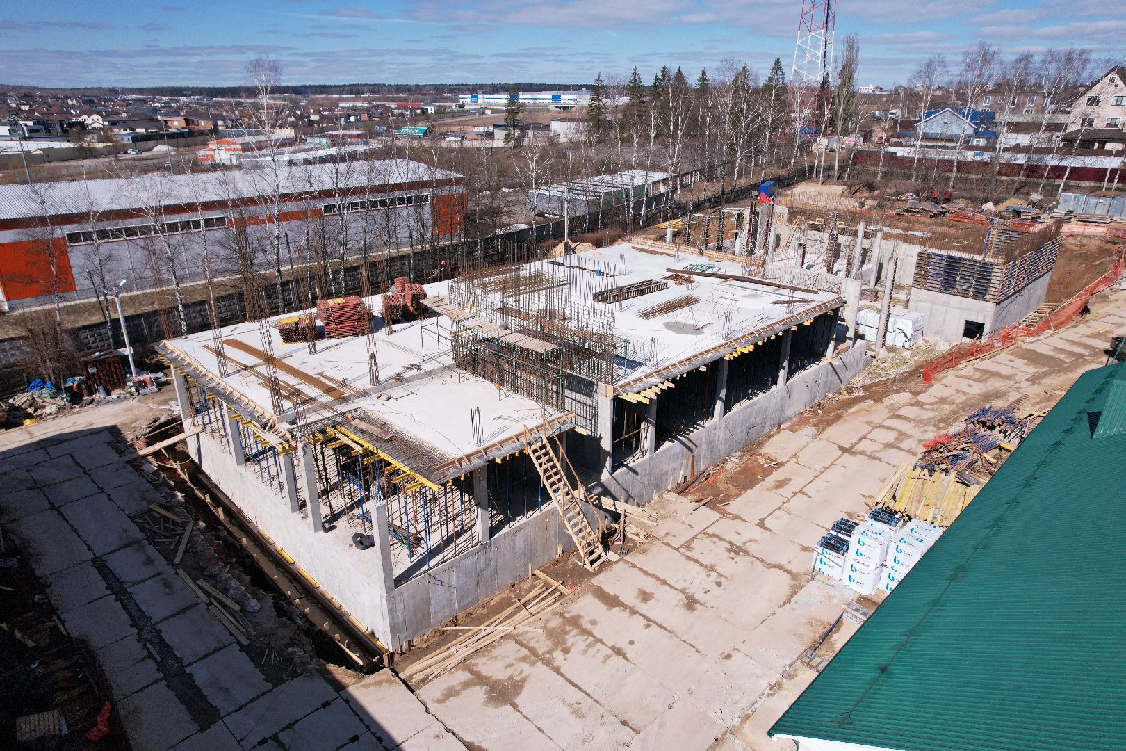 видео с коптера, школа, истра, пристройка,