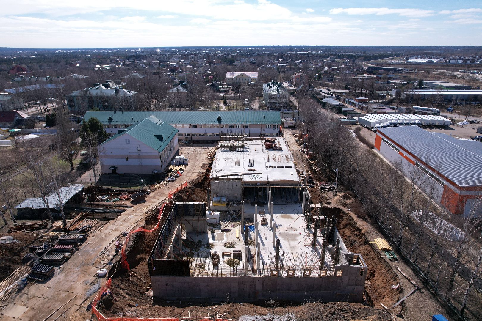 видео с коптера, школа, истра, пристройка,