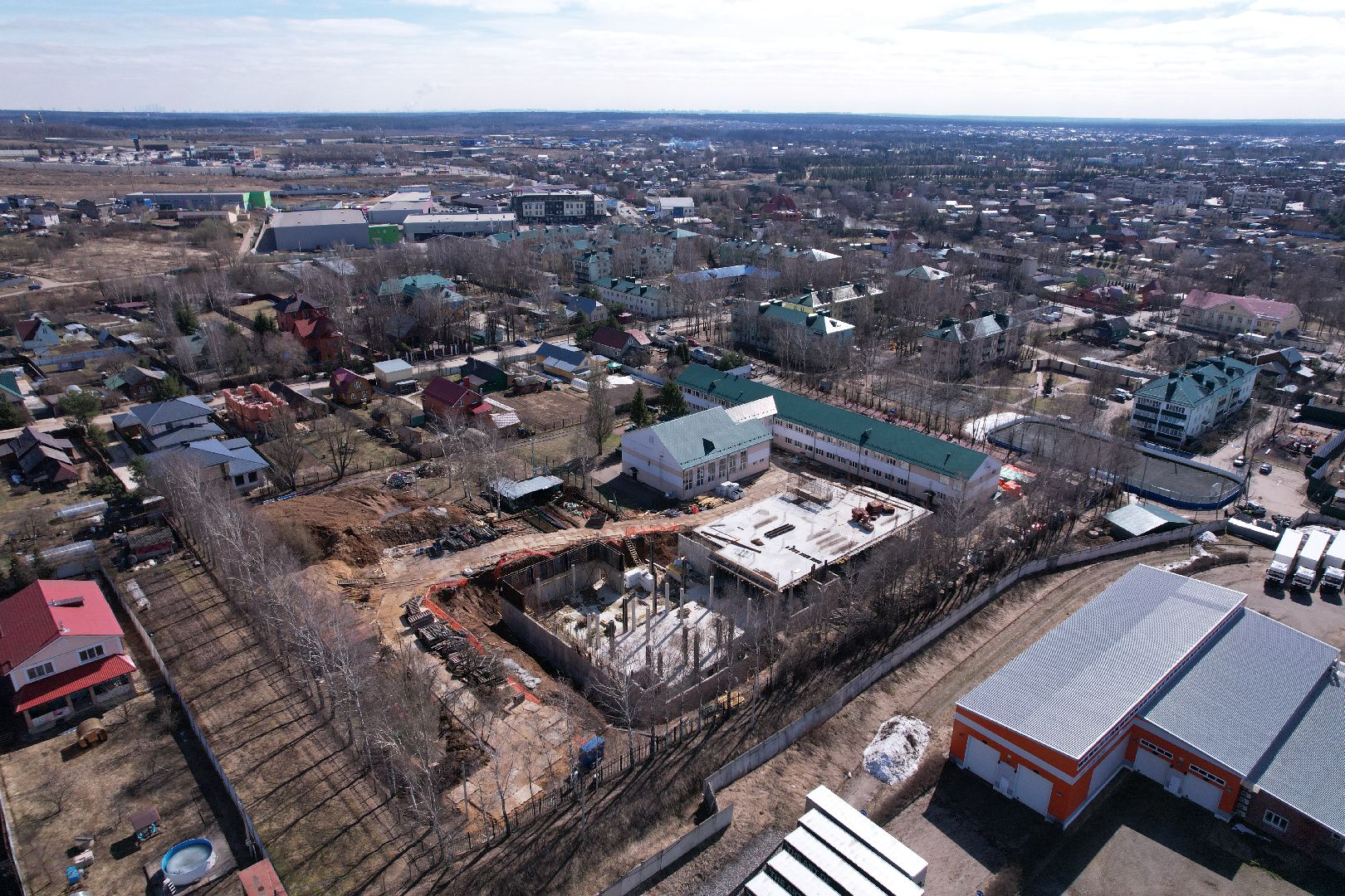 видео с коптера, школа, истра, пристройка,