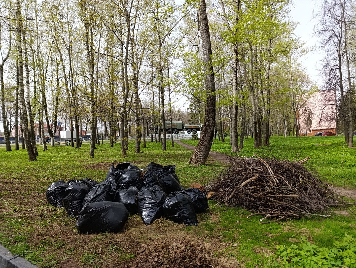 Бронницы, Благоустройство, День добрых дел, Уборка территорий, Мемориал Ученым и воинам-автомобилистам,