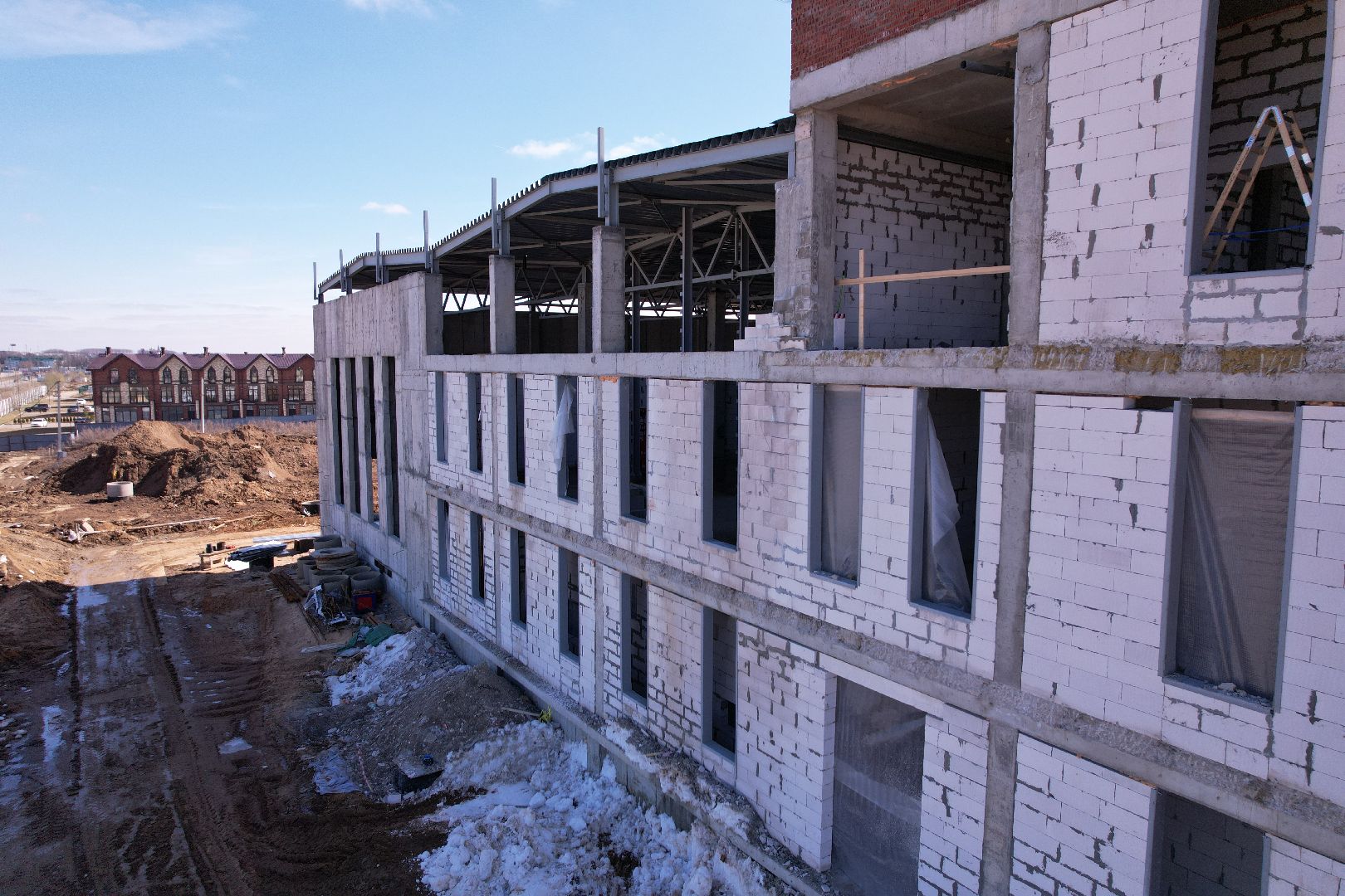 видео с коптера, истра, школа, строительство,