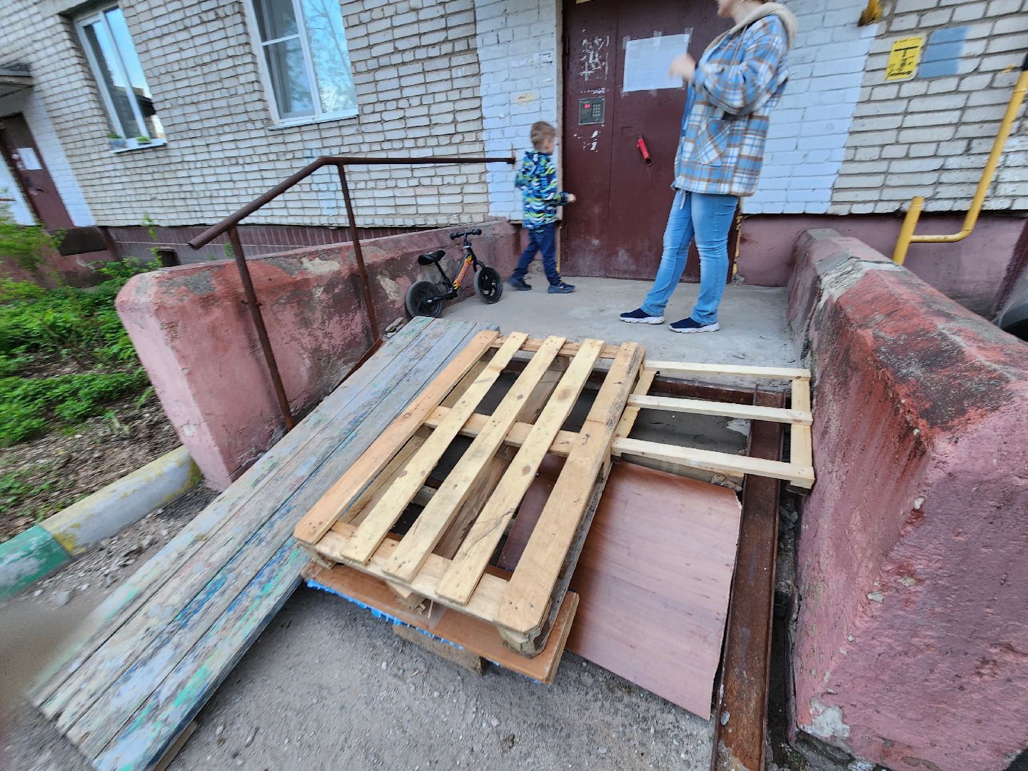 выездная администрация, тротуары, ремонт кровли,