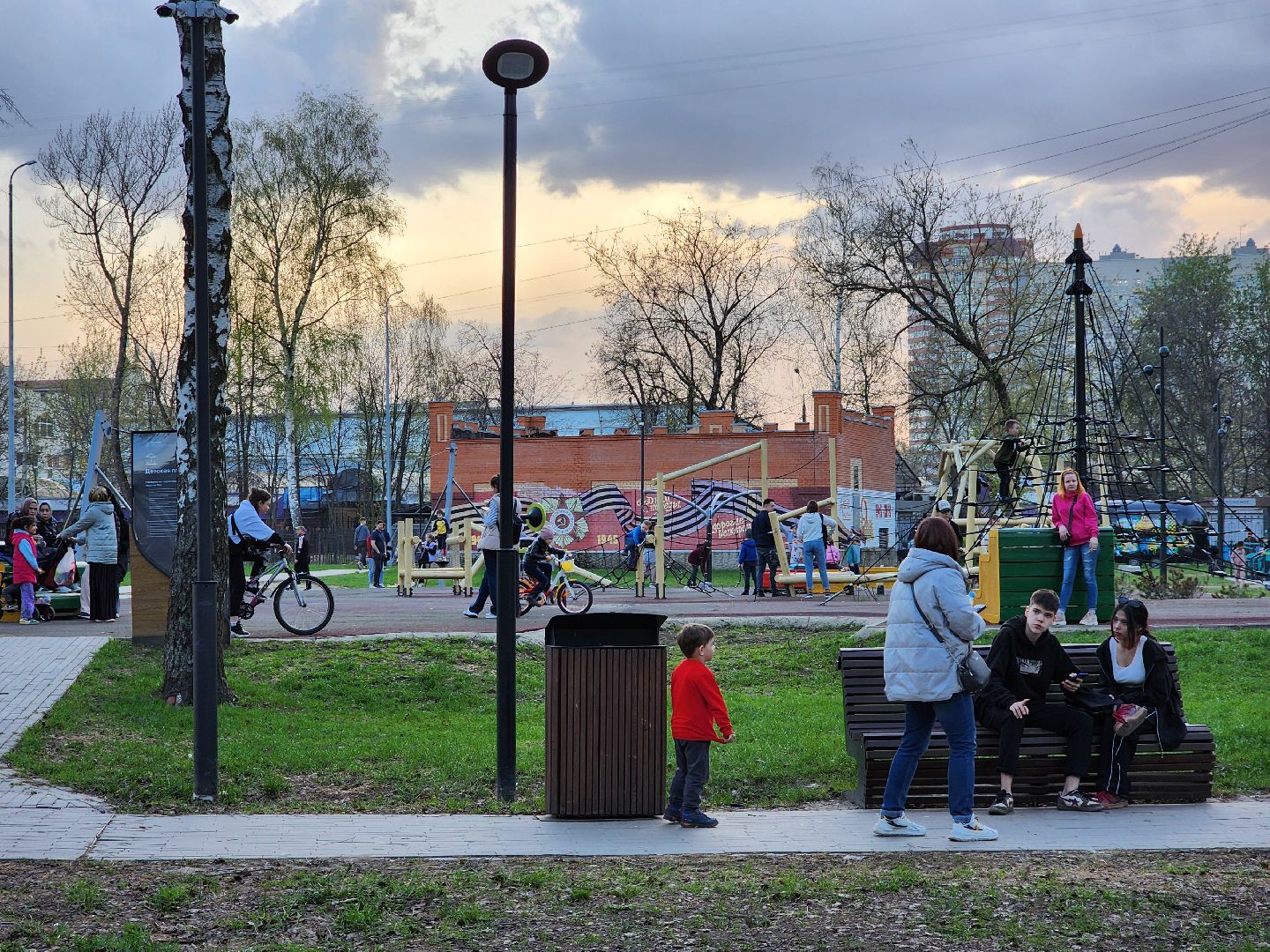 пушкино, акция, день добрых дел, акция в городском парке, школьники,