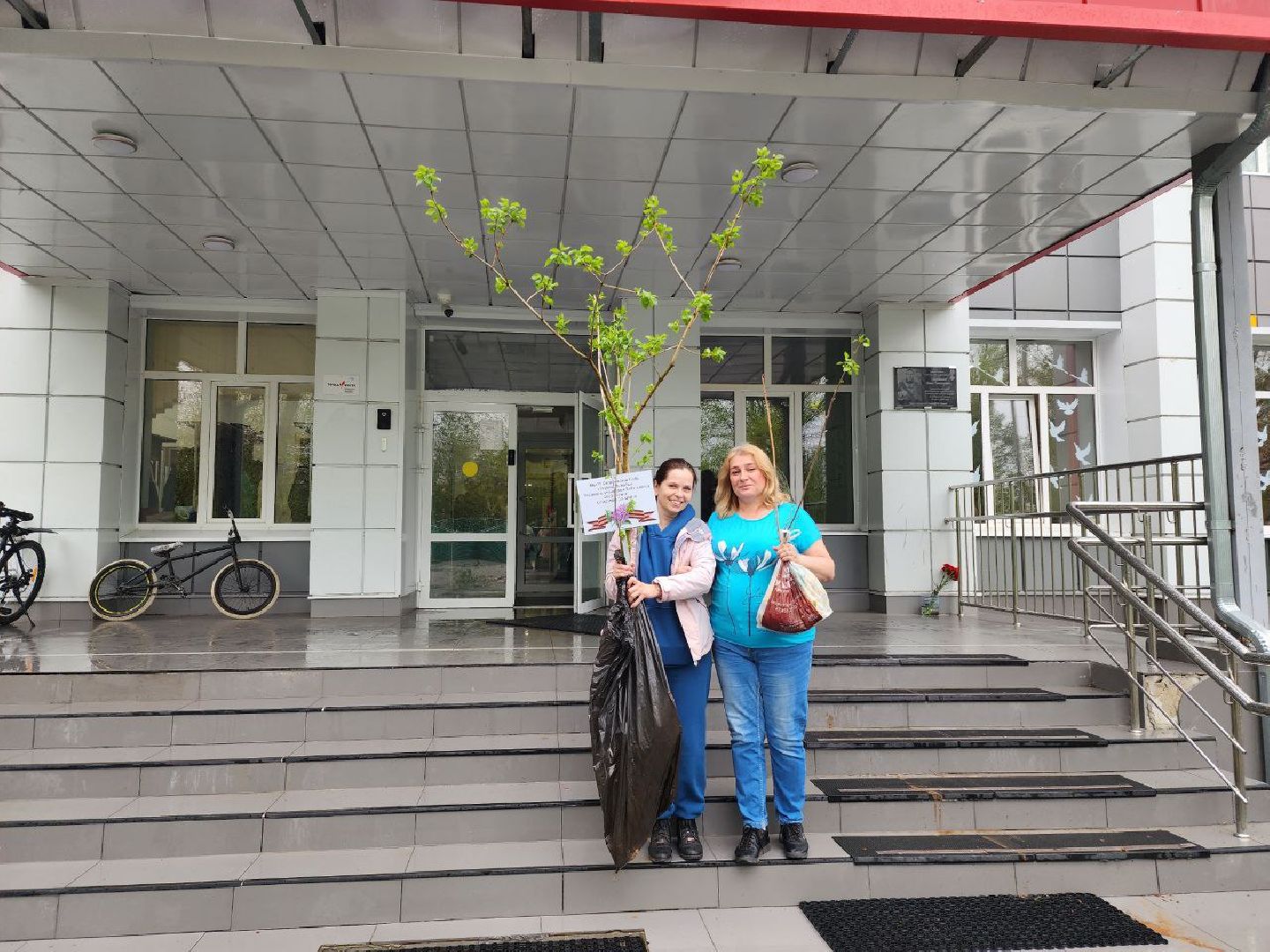 чехов, день добрых дел, субботник, аллея памяти, школьники, сирень,