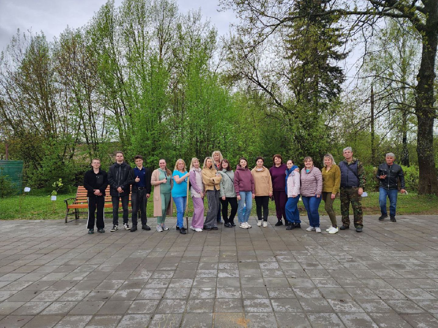 чехов, день добрых дел, субботник, аллея памяти, школьники, сирень,
