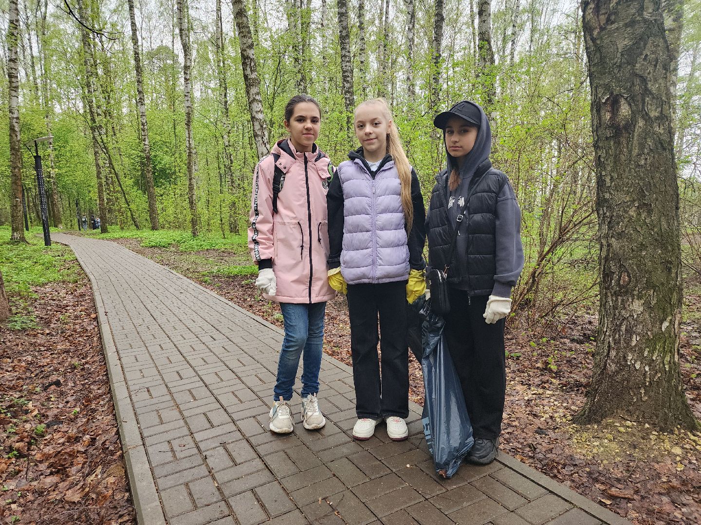 День добрых дел, уборка общественных территорий, школьники, Ногинск, Богородский городской округ,