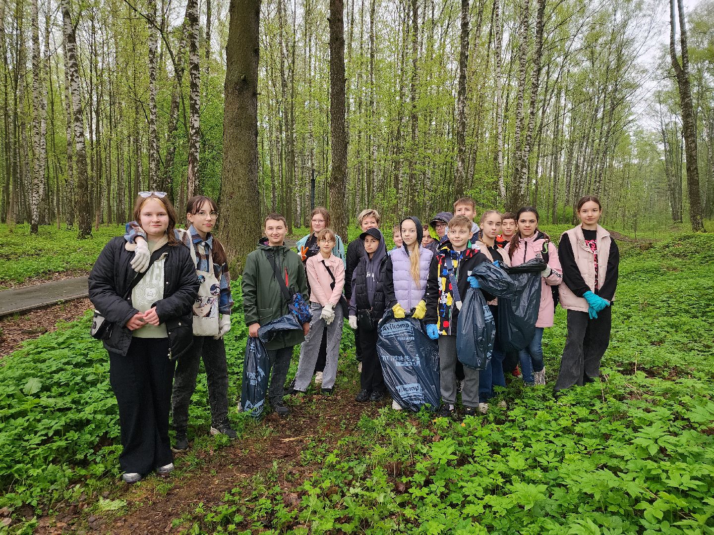 День добрых дел, уборка общественных территорий, школьники, Ногинск, Богородский городской округ,