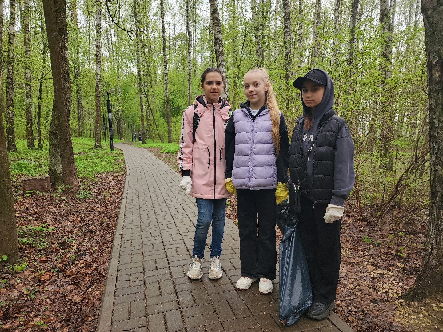 День добрых дел, уборка общественных территорий, школьники, Ногинск, Богородский городской округ,