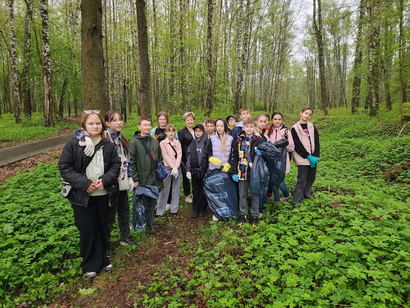 День добрых дел, уборка общественных территорий, школьники, Ногинск, Богородский городской округ,