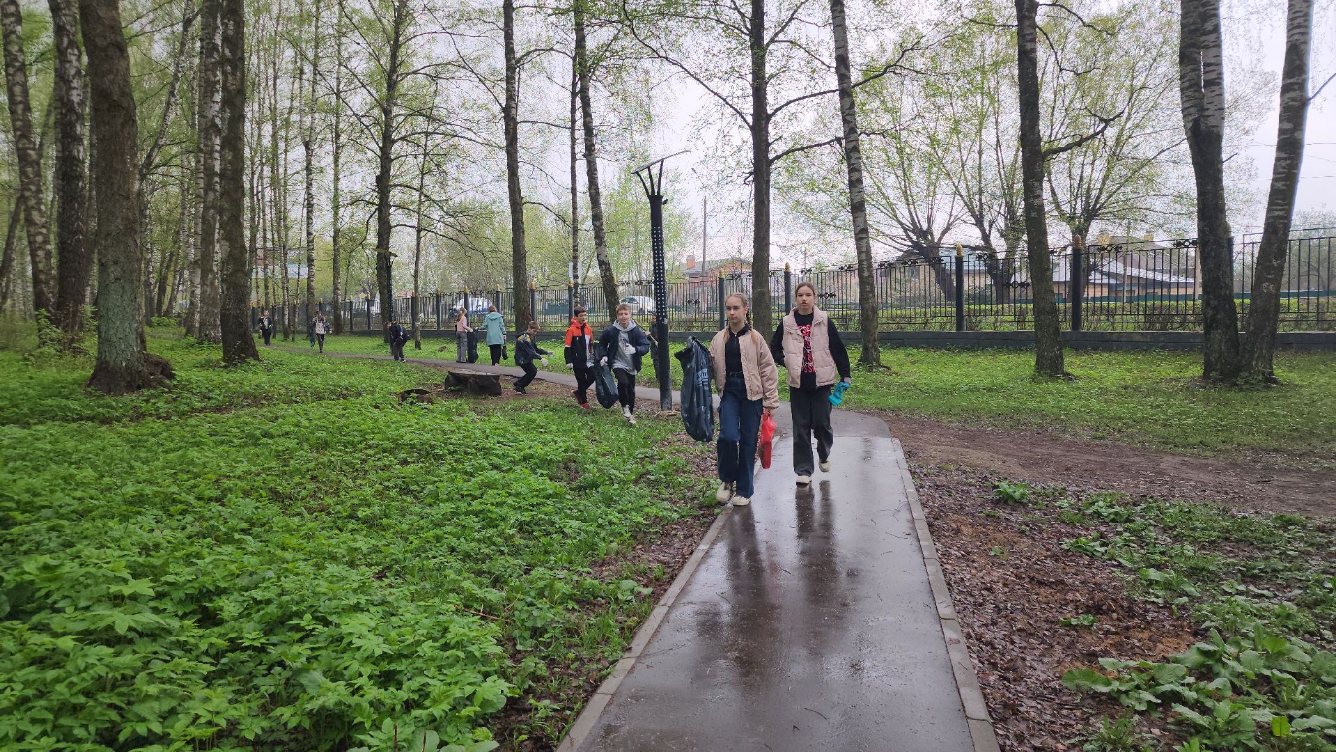 День добрых дел, уборка общественных территорий, школьники, Ногинск, Богородский городской округ,