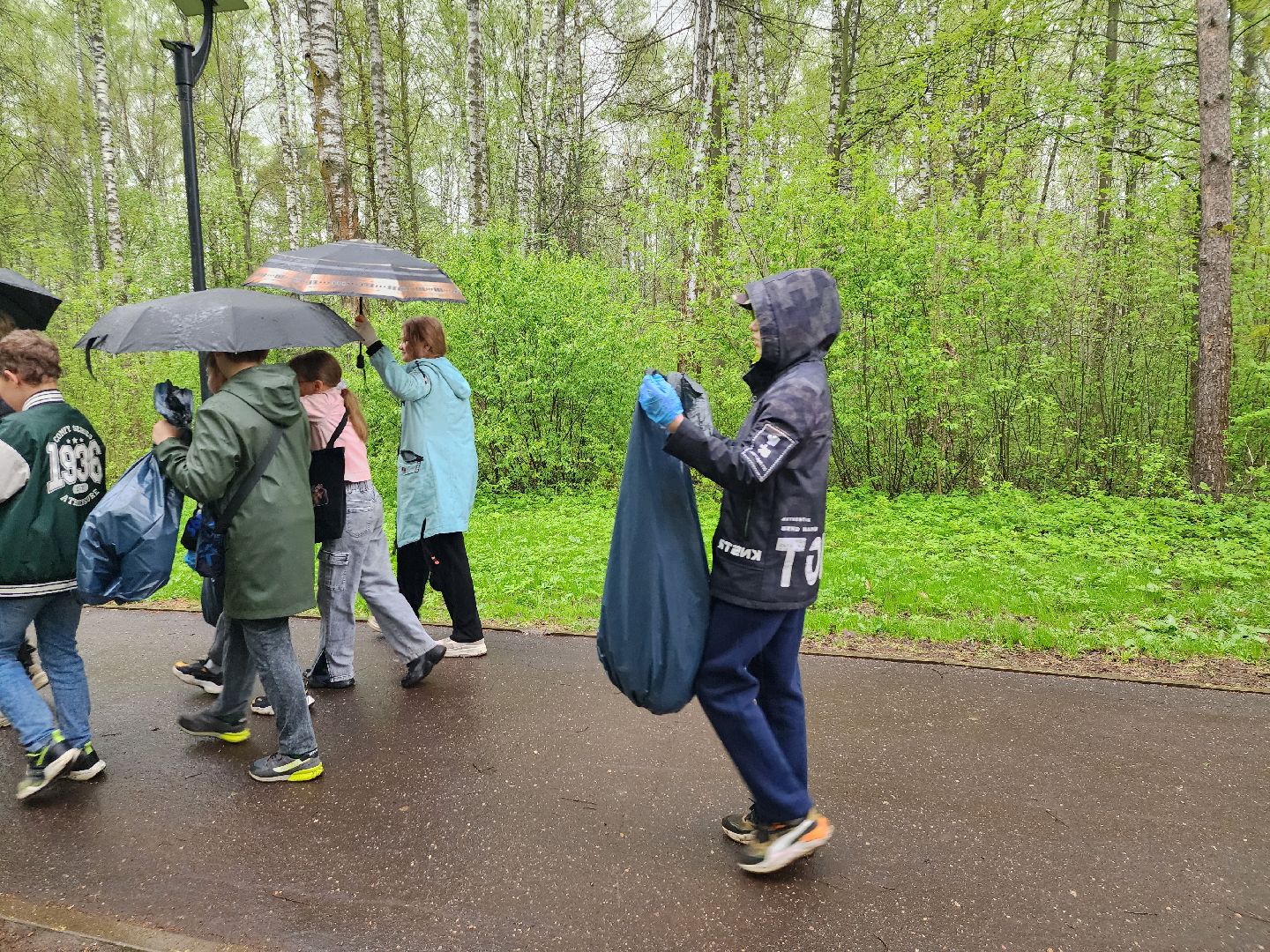 День добрых дел, уборка общественных территорий, школьники, Ногинск, Богородский городской округ,