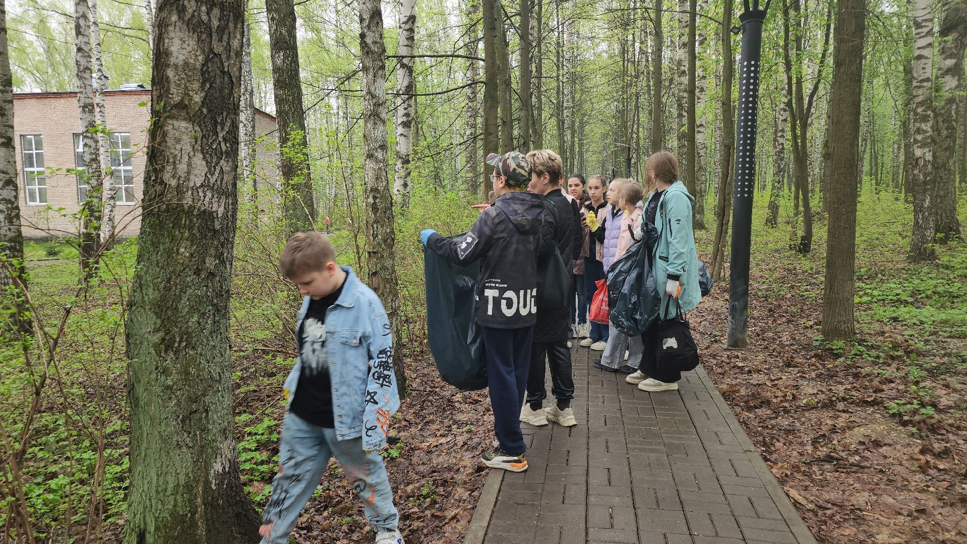 День добрых дел, уборка общественных территорий, школьники, Ногинск, Богородский городской округ,
