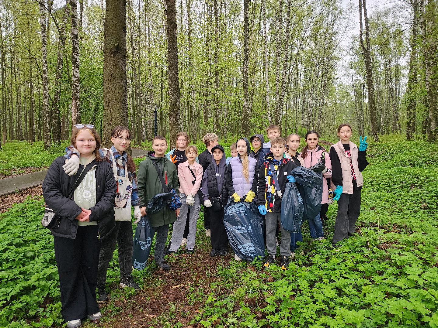День добрых дел, уборка общественных территорий, школьники, Ногинск, Богородский городской округ,