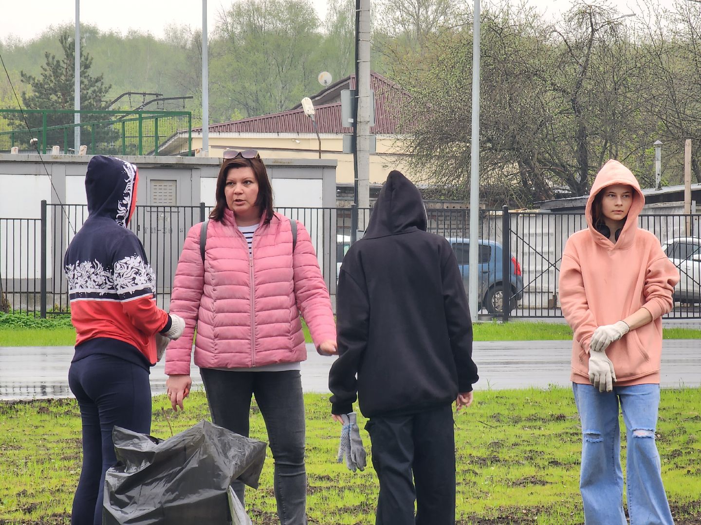 день добрых дел, ногинск, школа, посадка деревьев, сосновая аллея,
