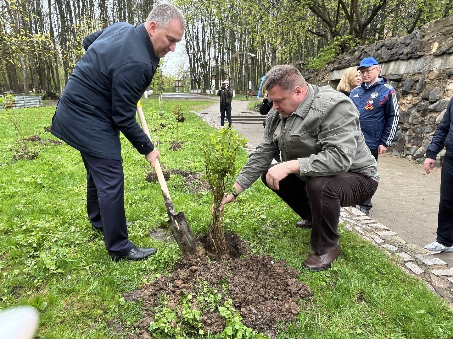 наро-фоминск, день добрых дел, роман шамнэ, наро-фоминский городской округ, дети Донбасса, Сирень, аллея памяти,