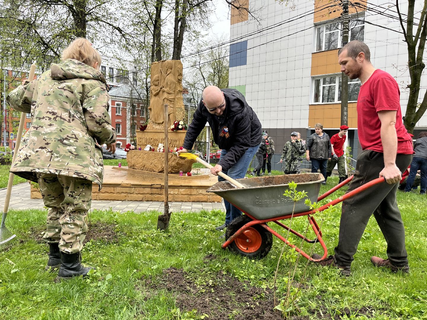 наро-фоминск, день добрых дел, роман шамнэ, наро-фоминский городской округ, дети Донбасса, Сирень, аллея памяти,
