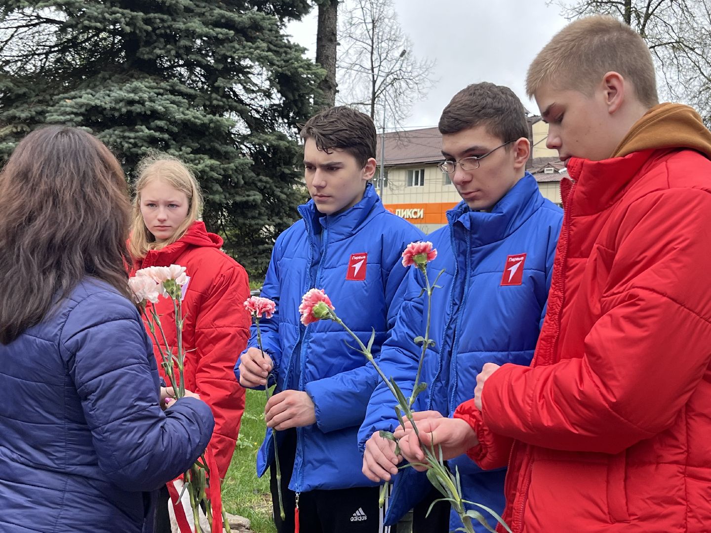 наро-фоминск, день добрых дел, роман шамнэ, наро-фоминский городской округ, дети Донбасса, Сирень, аллея памяти,