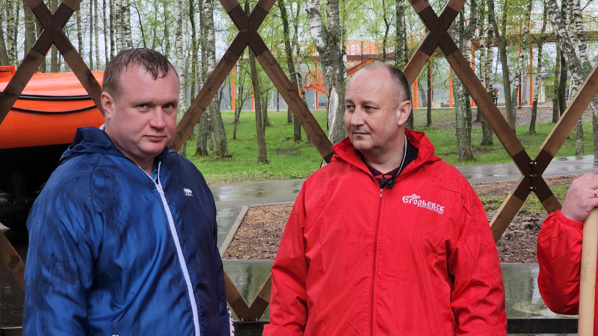 субботник, егорьевск, парк, парк 200 лет егорьевску, деревья, чебурашка, гена, шапокляк, чай, пирожки,