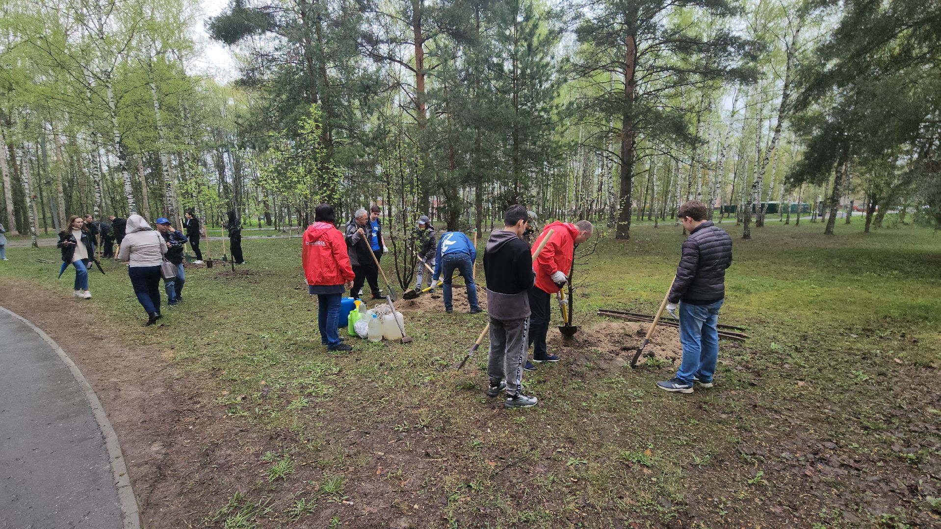 субботник, егорьевск, парк, парк 200 лет егорьевску, деревья, чебурашка, гена, шапокляк, чай, пирожки,