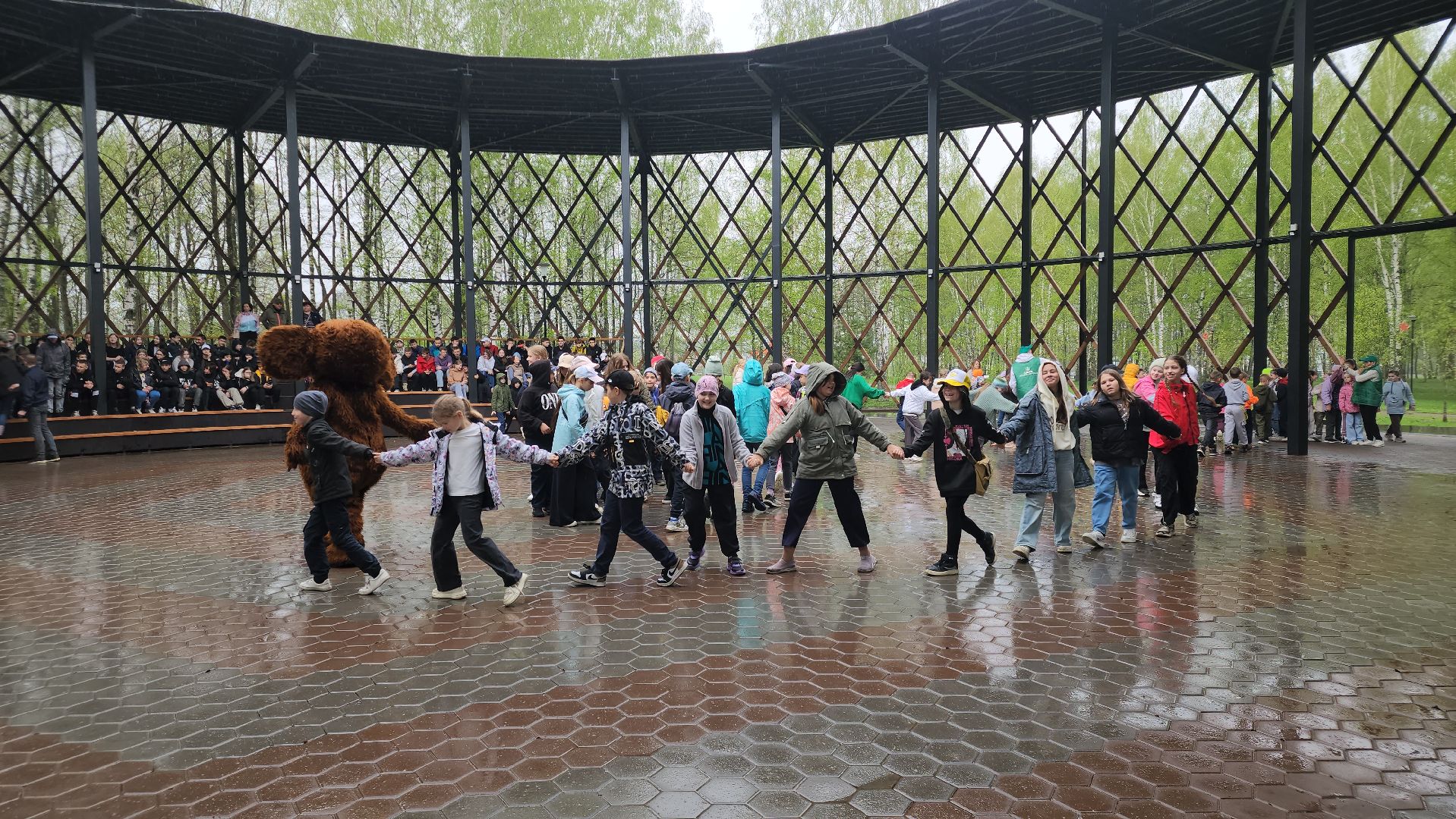 субботник, егорьевск, парк, парк 200 лет егорьевску, деревья, чебурашка, гена, шапокляк, чай, пирожки,