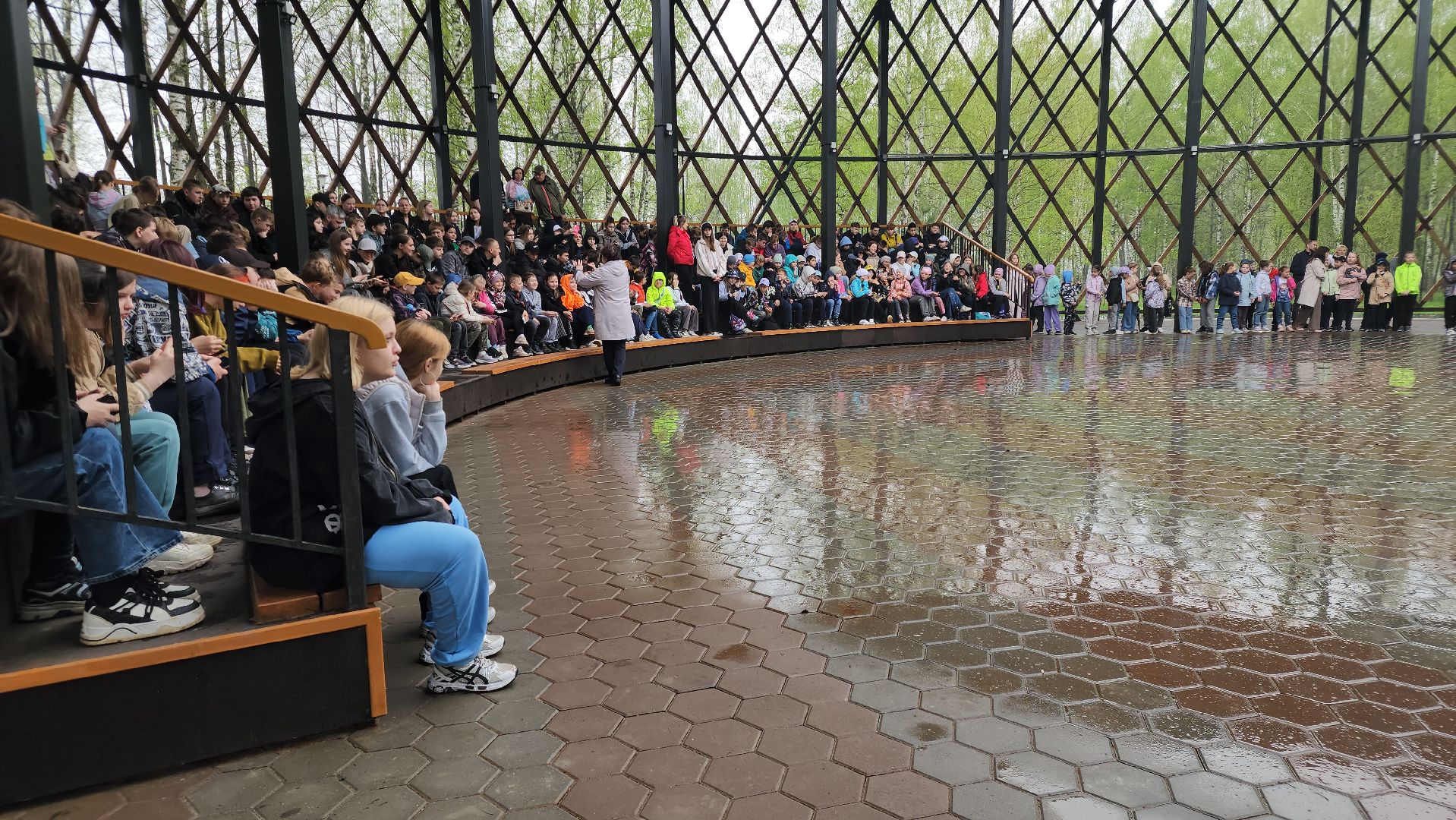 субботник, егорьевск, парк, парк 200 лет егорьевску, деревья, чебурашка, гена, шапокляк, чай, пирожки,