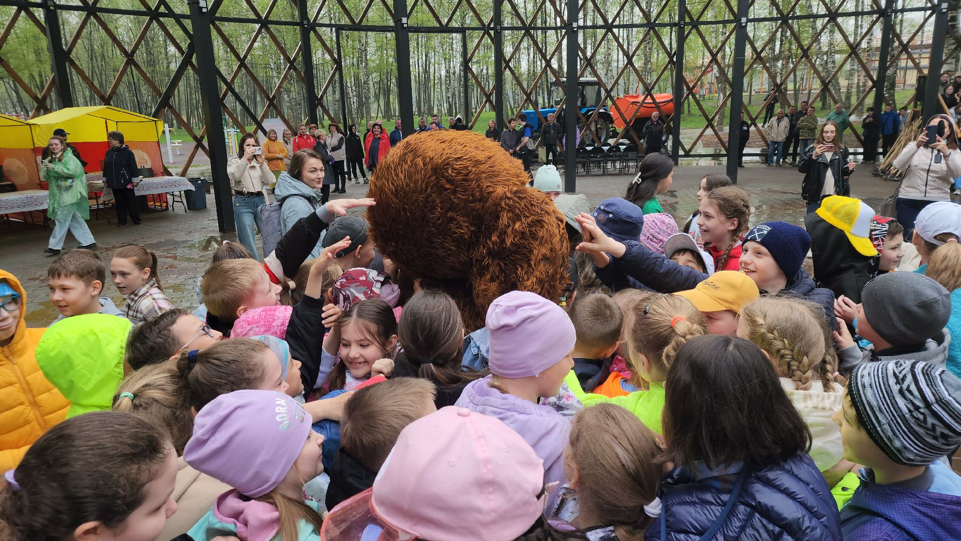 субботник, егорьевск, парк, парк 200 лет егорьевску, деревья, чебурашка, гена, шапокляк, чай, пирожки,