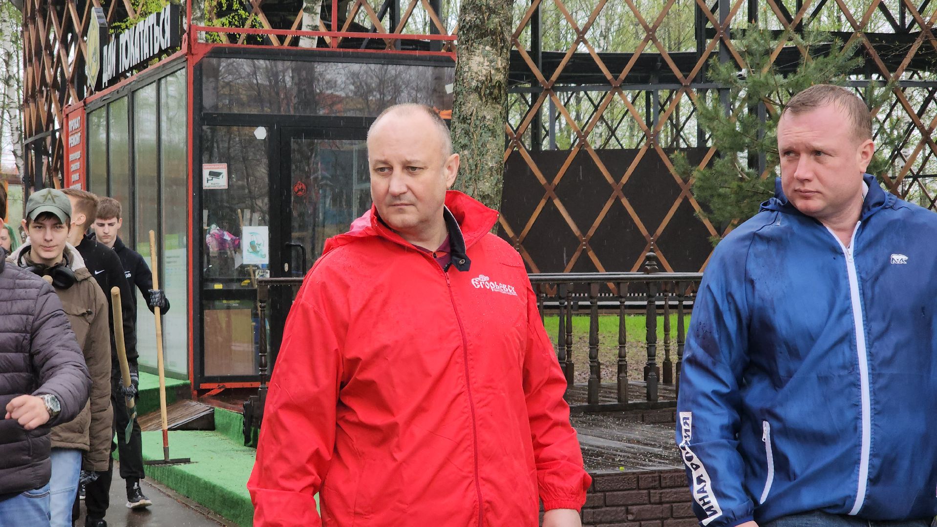 субботник, егорьевск, парк, парк 200 лет егорьевску, деревья, чебурашка, гена, шапокляк, чай, пирожки,