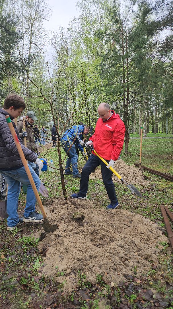 субботник, егорьевск, парк, парк 200 лет егорьевску, деревья, чебурашка, гена, шапокляк, чай, пирожки,