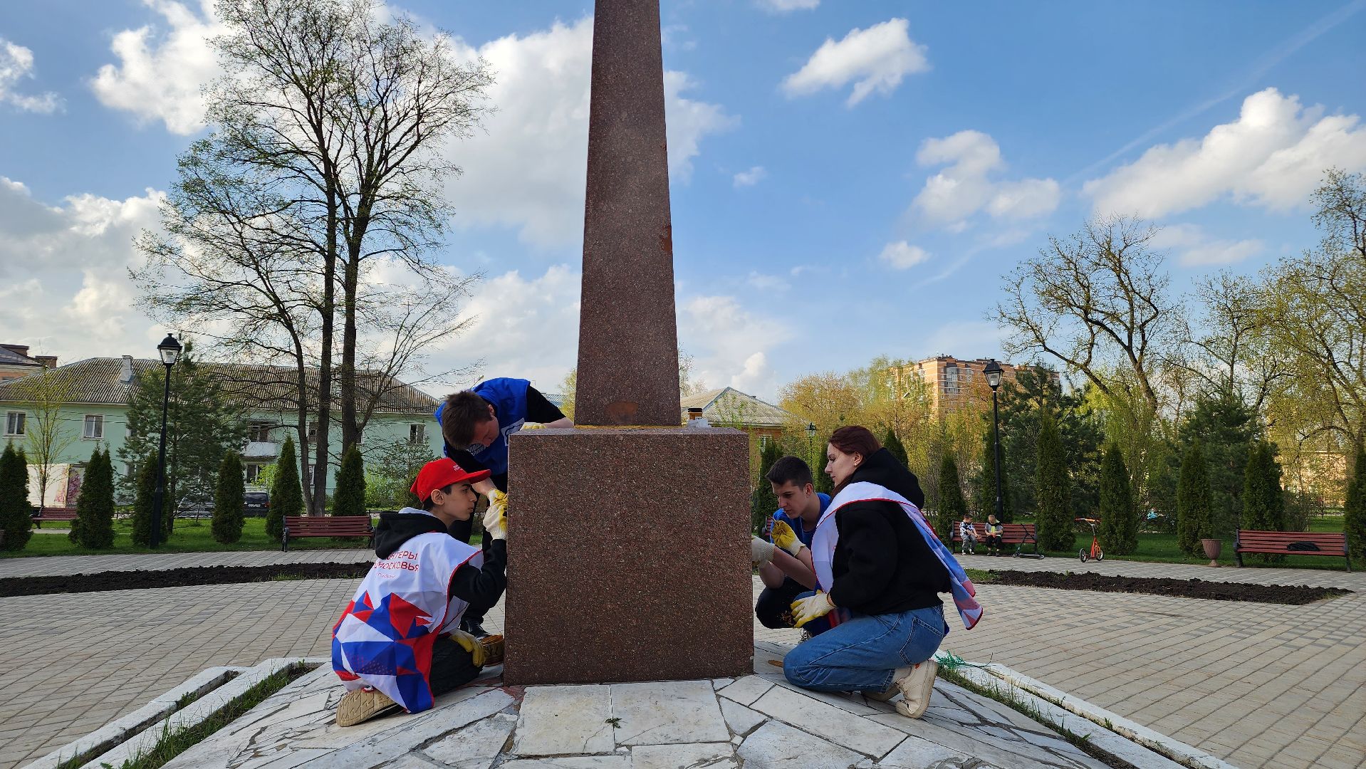 памятники, 9 мая, благоустройство, Лосино-Петровский, волонтры, молодая гвардия подмосковья, Единая Россия,