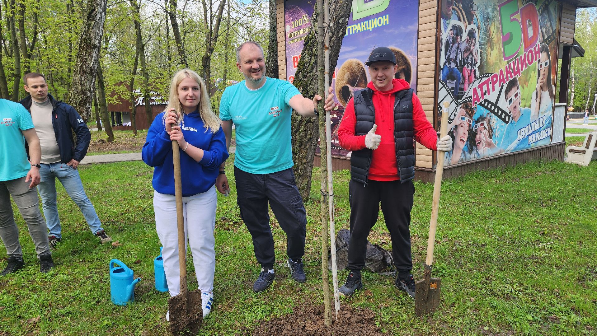 кашира, городской парк, день добрых дел, туи, красный клен, посадка деревьев, благоустройство,