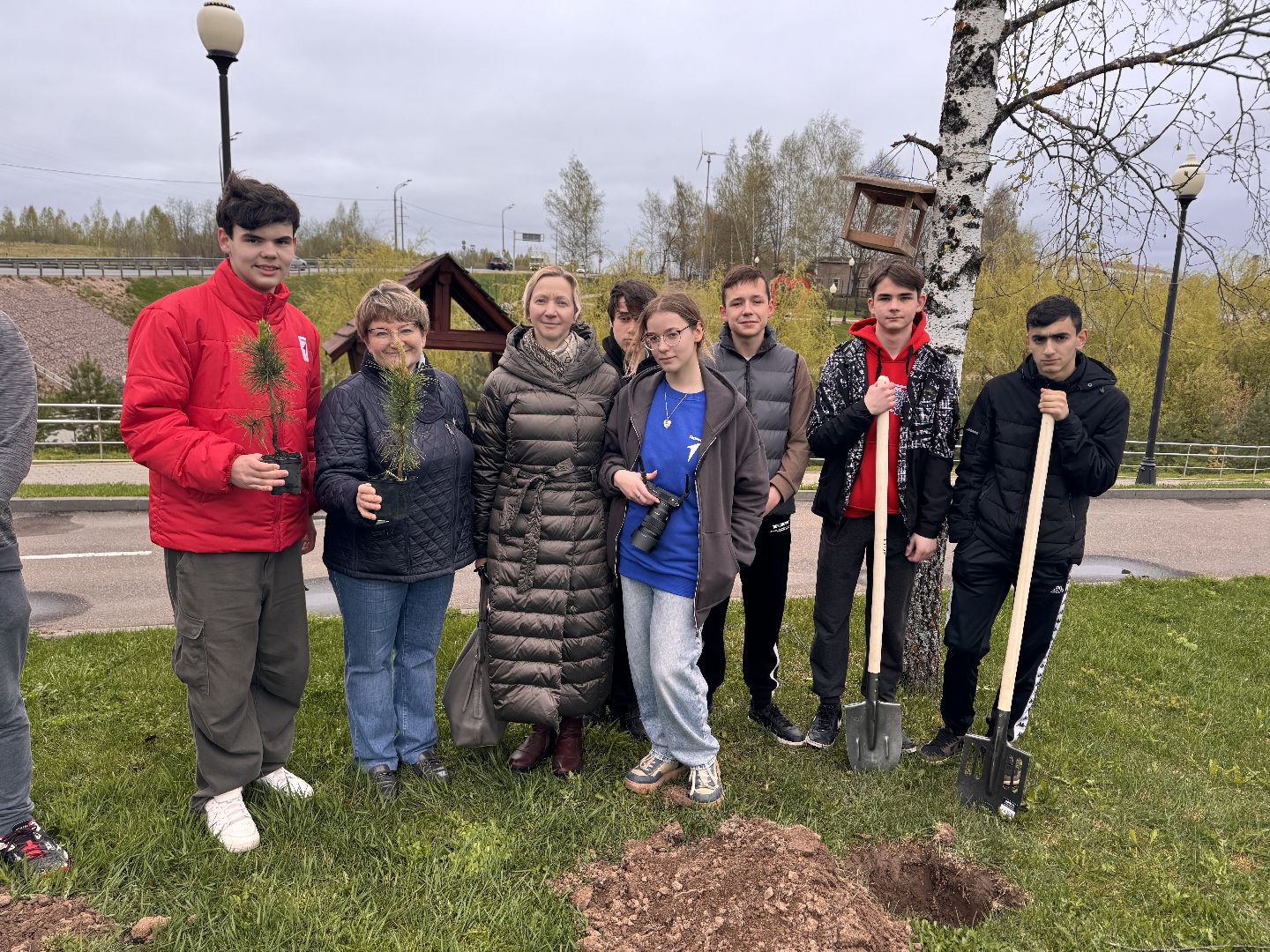 шаховская, день добрых дел, высадка деревьев, акция, акция в городском парке,