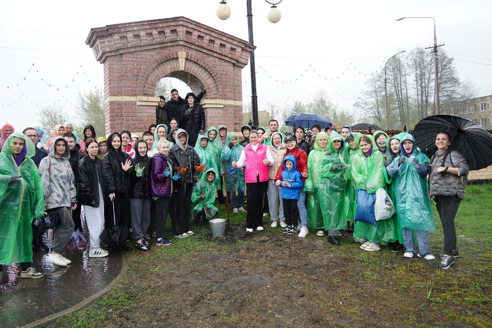 общеобластной субботник, день добрых дел, озеро Юбилейное, Рошаль, рошальский лицей, Большая Шатура, парк Крестов брод, озеленение,