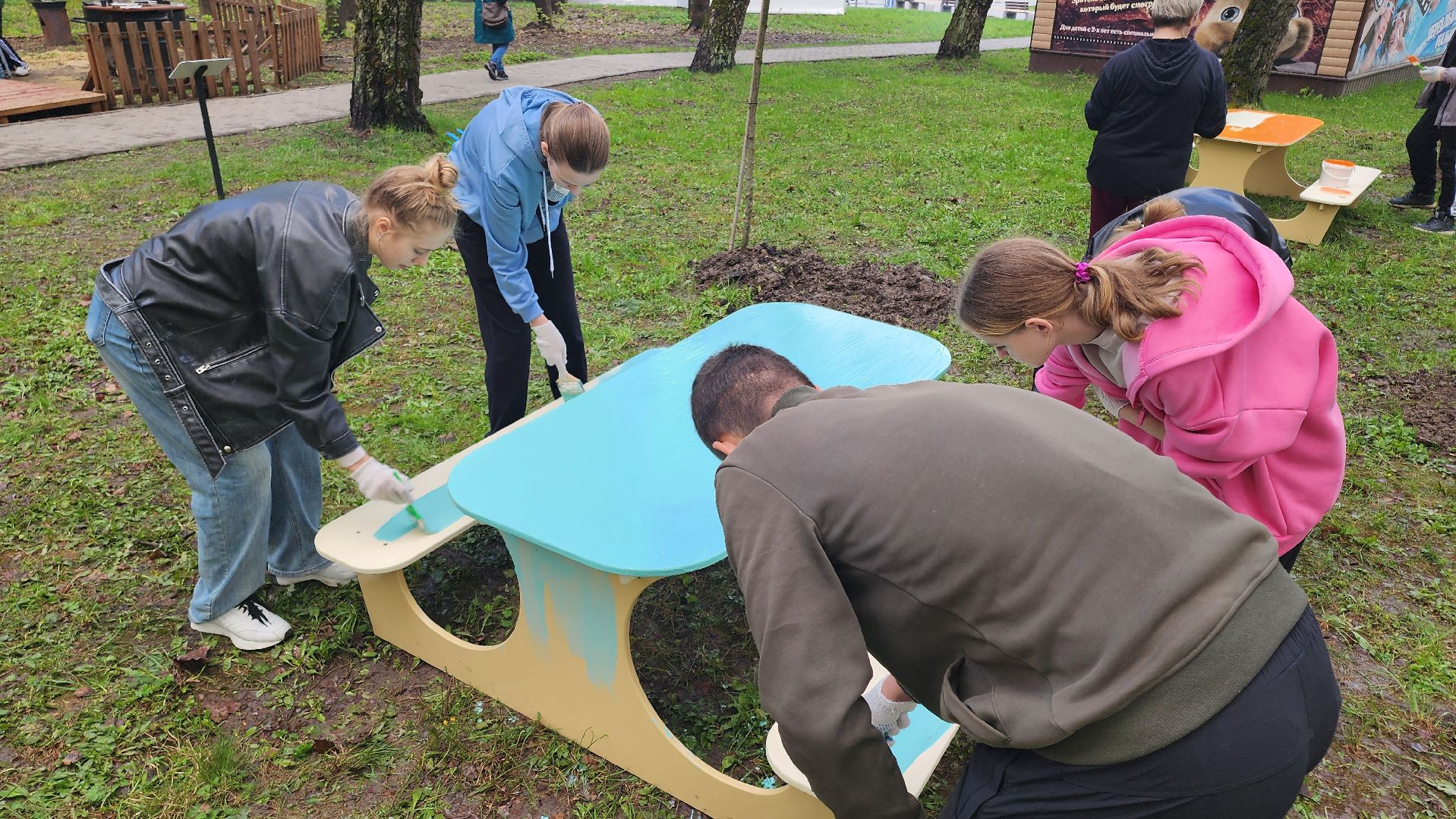 кашира, день добрых дел, скамья дружбы, министерство благоустройства, городской парк, благотворительная акция,