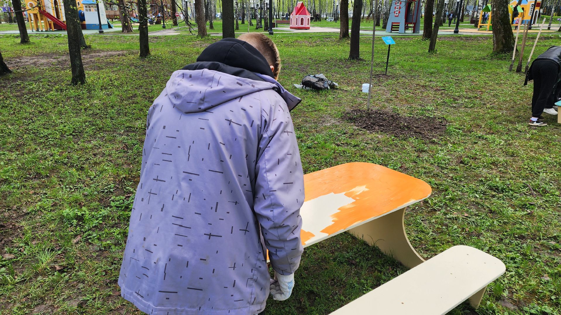 кашира, день добрых дел, скамья дружбы, министерство благоустройства, городской парк, благотворительная акция,