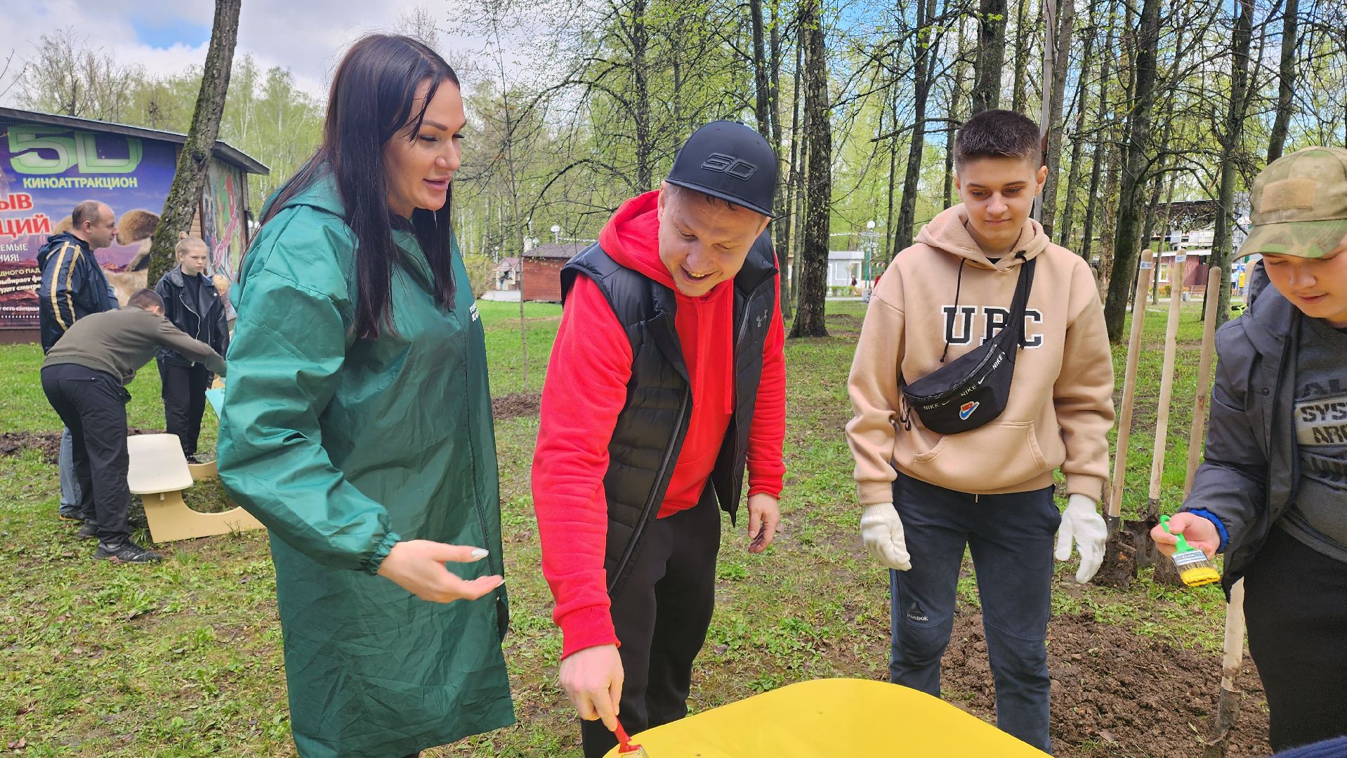 кашира, день добрых дел, скамья дружбы, министерство благоустройства, городской парк, благотворительная акция,