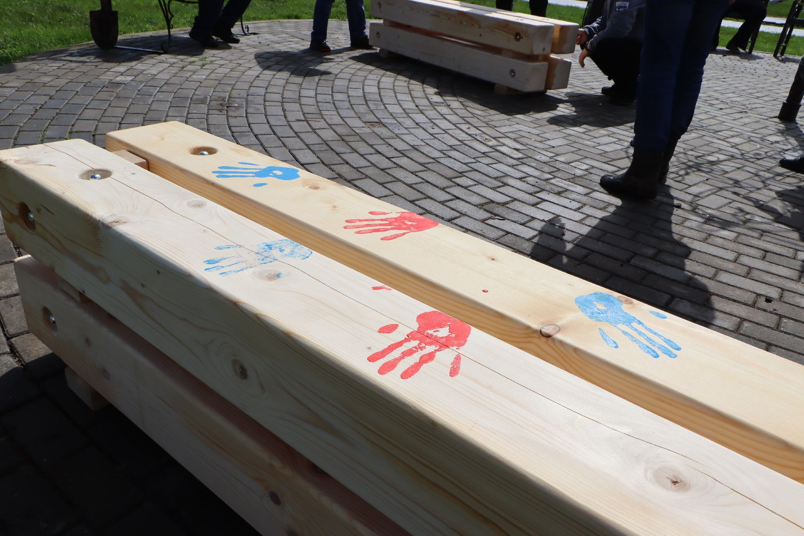 Серебряные Пруды, Парк Серебряный, скамейка Дружбы, красный клен, день добрых дел,