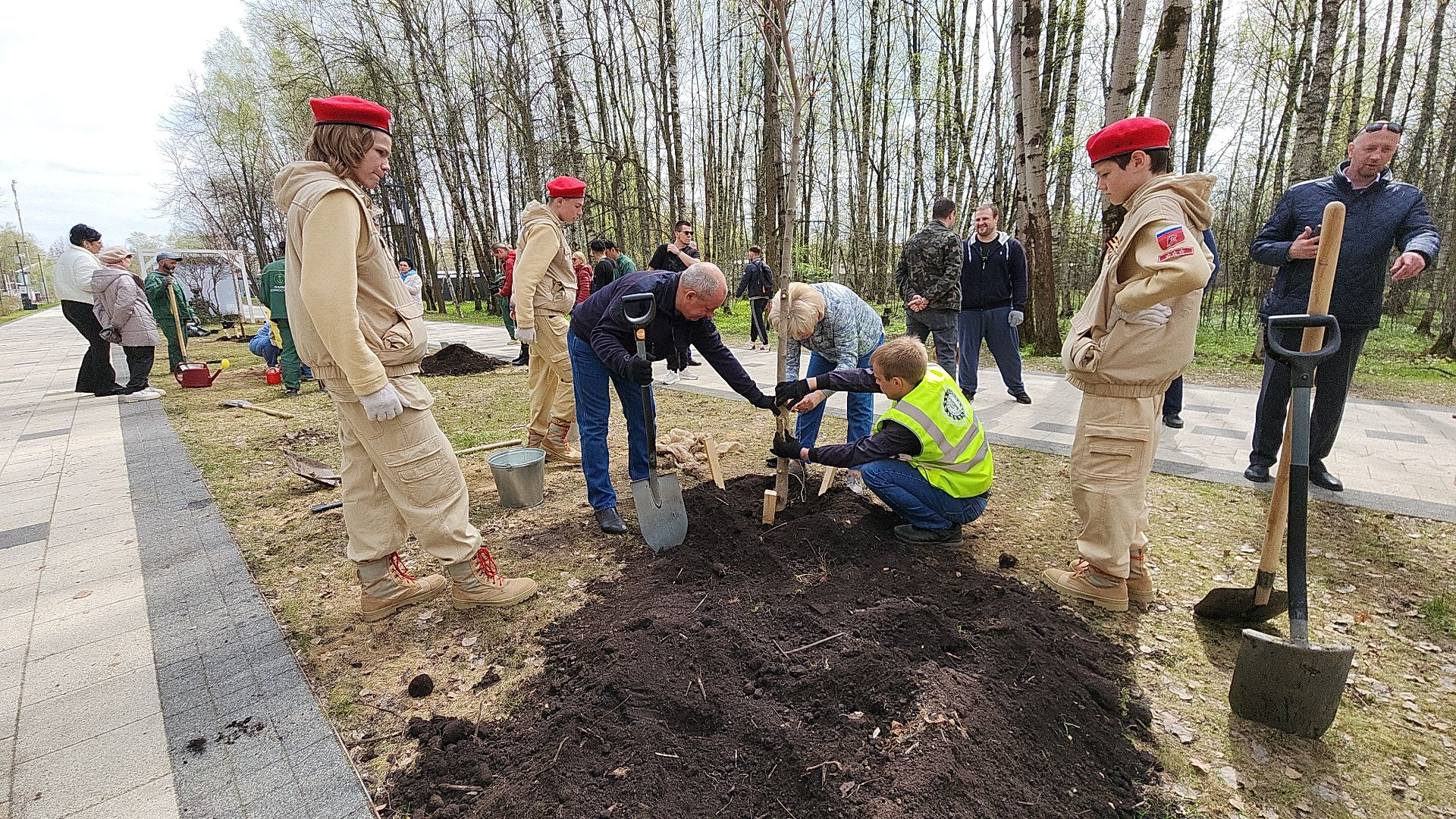 электросталь, мой город, жители города, акция, доброе дело, день добрых дел, субботник, посадка деревьев,