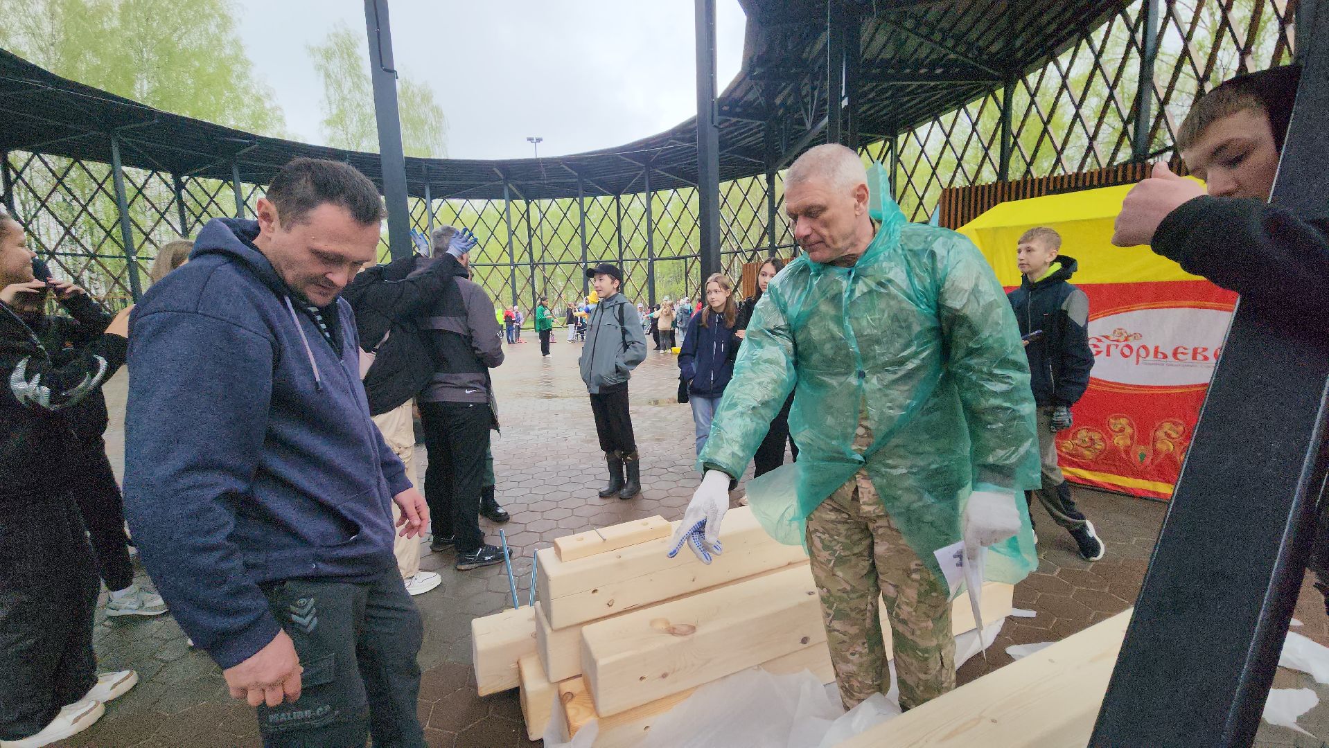 егорьевск, день добрых дел, лавочки, мастер класс, дети, студенты, парк, 200 лет егорьевску,