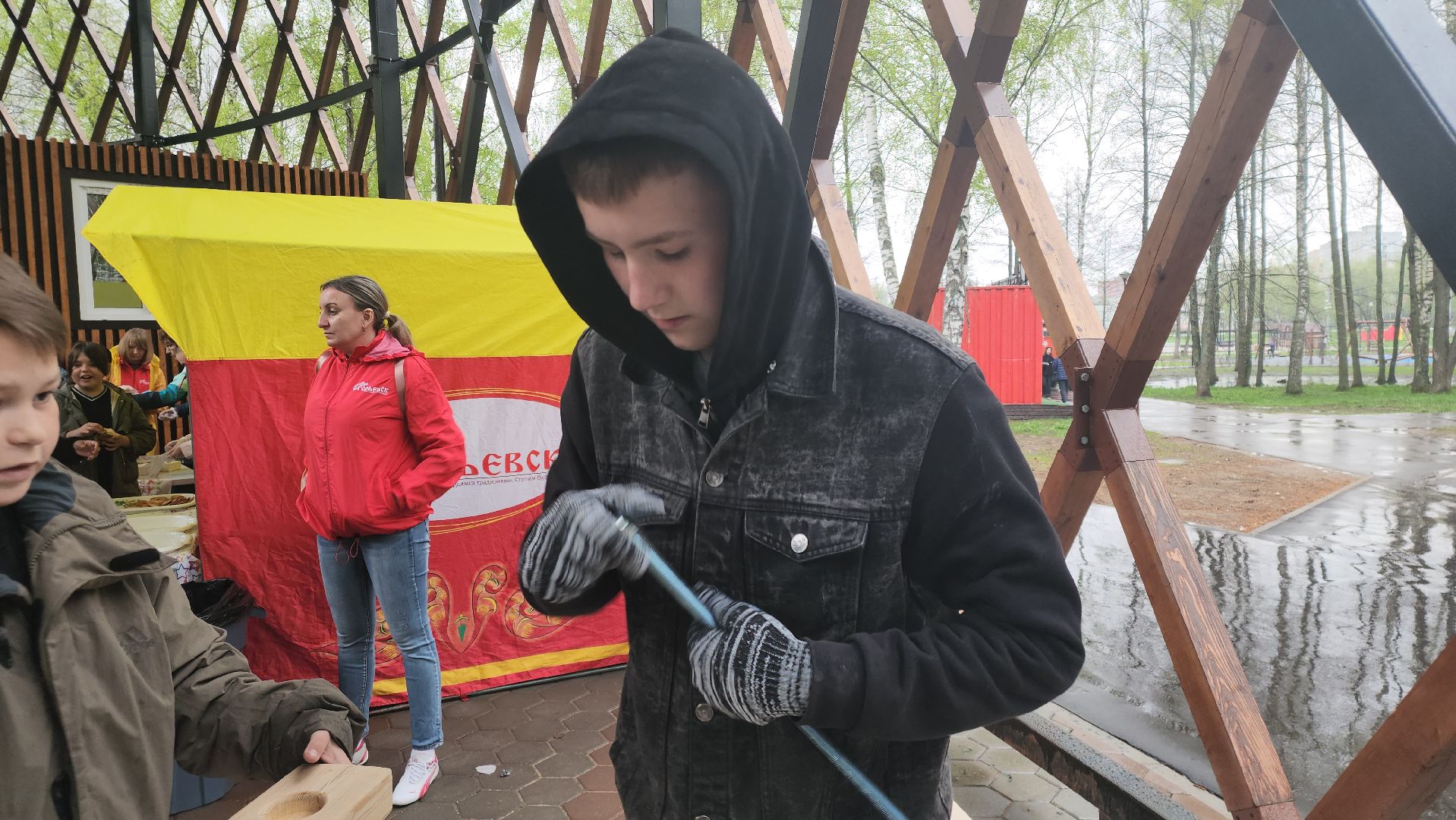 егорьевск, день добрых дел, лавочки, мастер класс, дети, студенты, парк, 200 лет егорьевску,