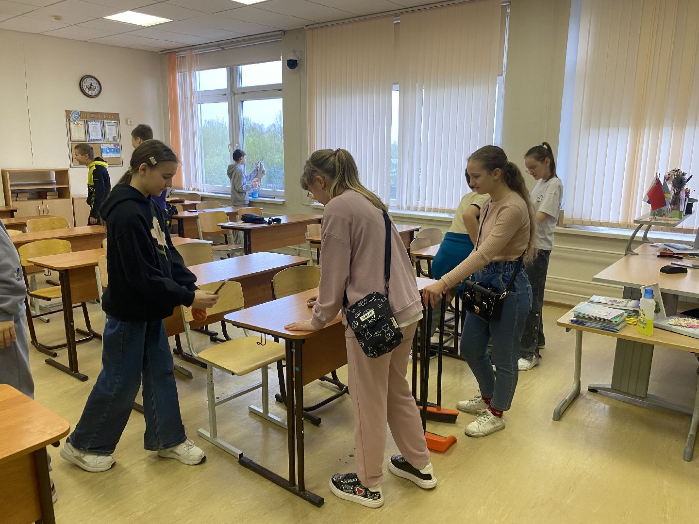 школа перспектива власиха, субботник во власихе, день добрых дел, наведение порядка, школа Перспектива,