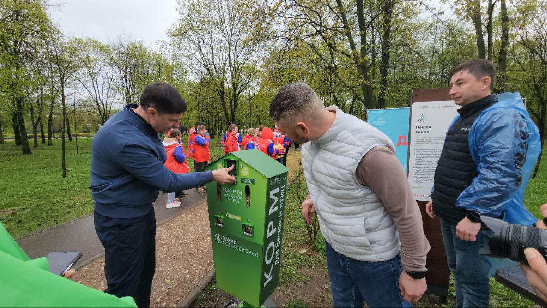 глава городского округа люберцы владимир волков, Центральный парк Люберец, Беличья тропа, белки,