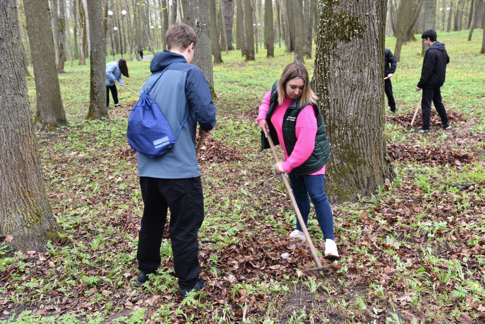лотошино, лотошинский парк, субботник, день добрых дел, уборка территории,