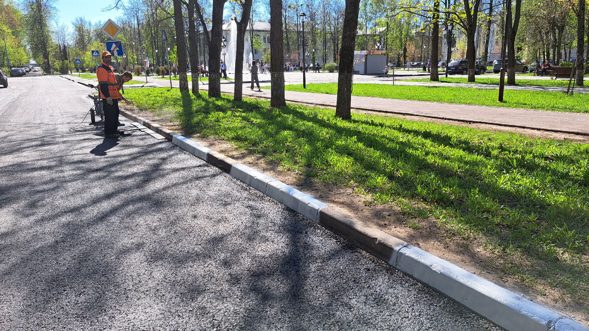 Бордюр, Покраска бордюра,