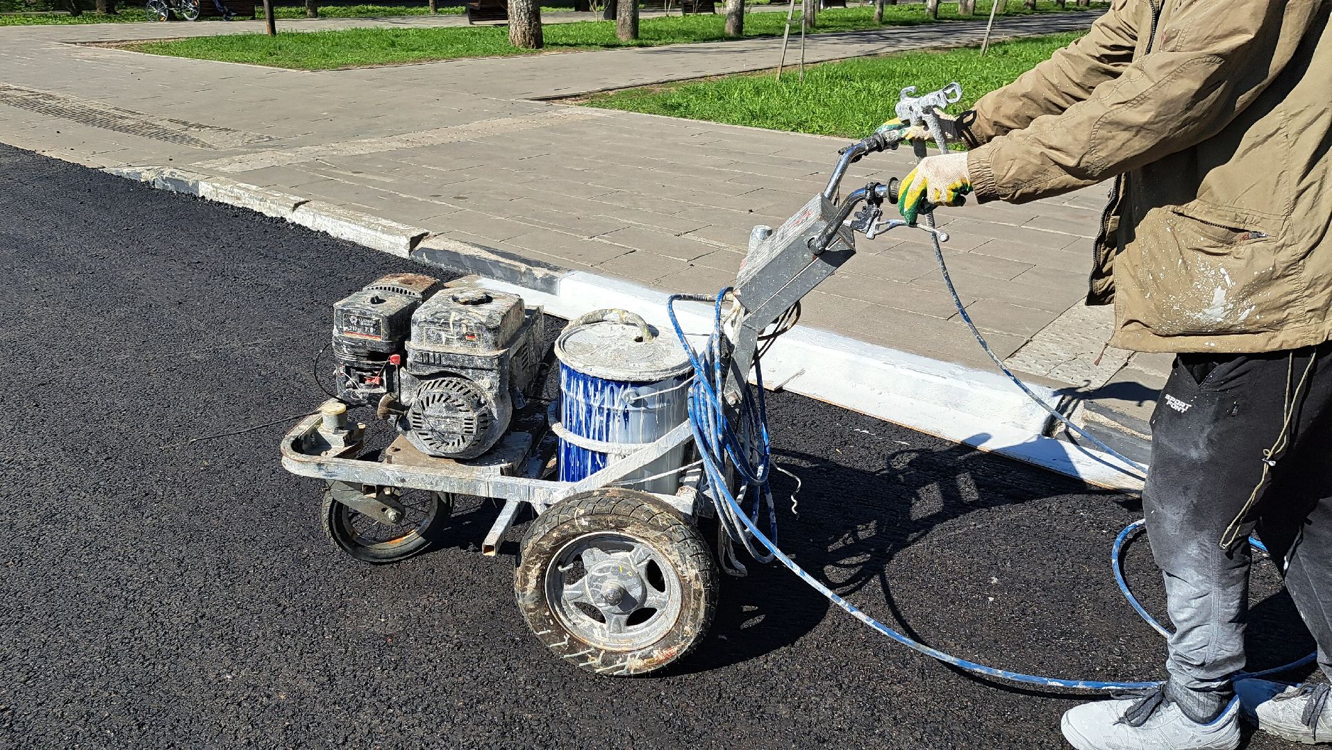 Бордюр, Покраска бордюра,