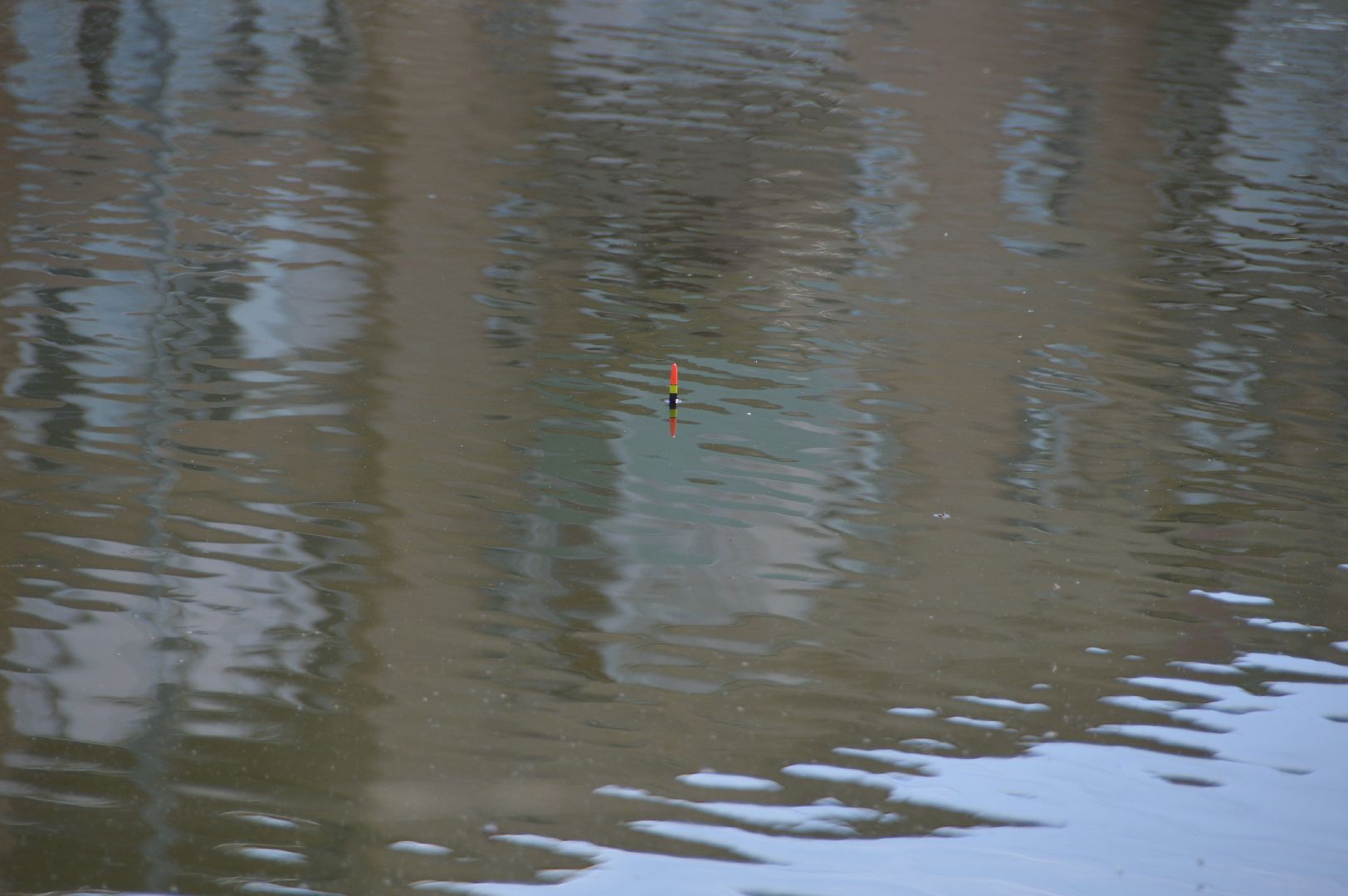 рыбалка в городе, шатура, пруд, рыбак, день рыбака, любитель рыбалки,