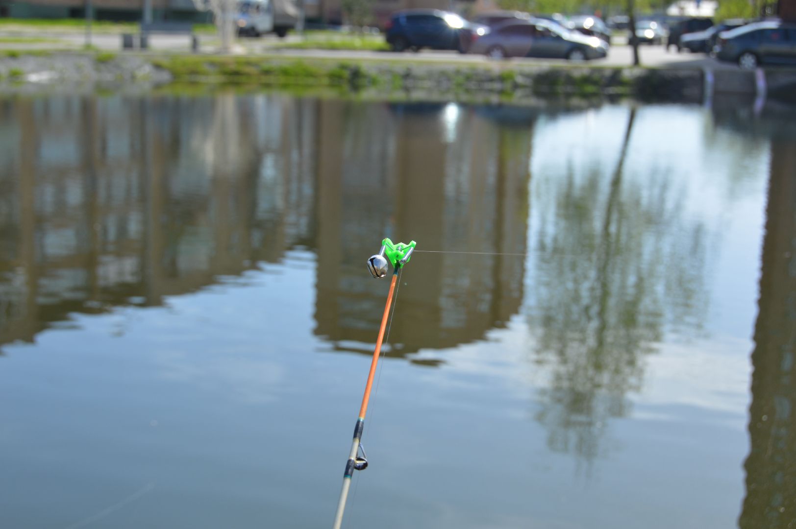 рыбалка в городе, шатура, пруд, рыбак, день рыбака, любитель рыбалки,