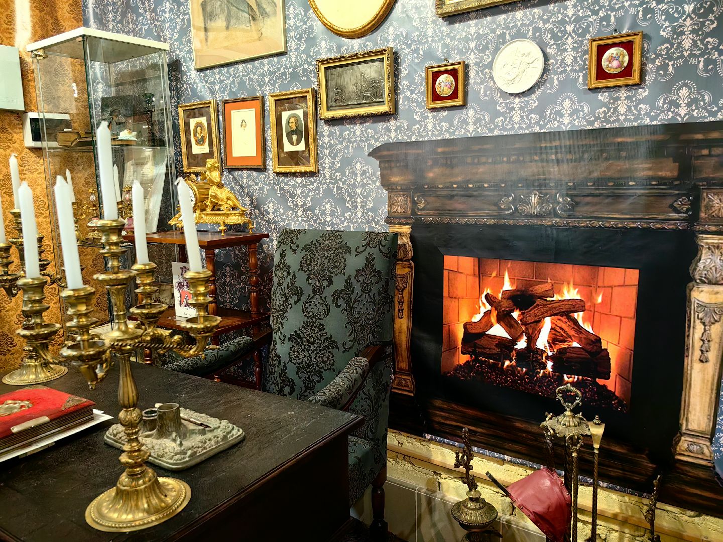 музей, экспонаты, 19 век, актеры,